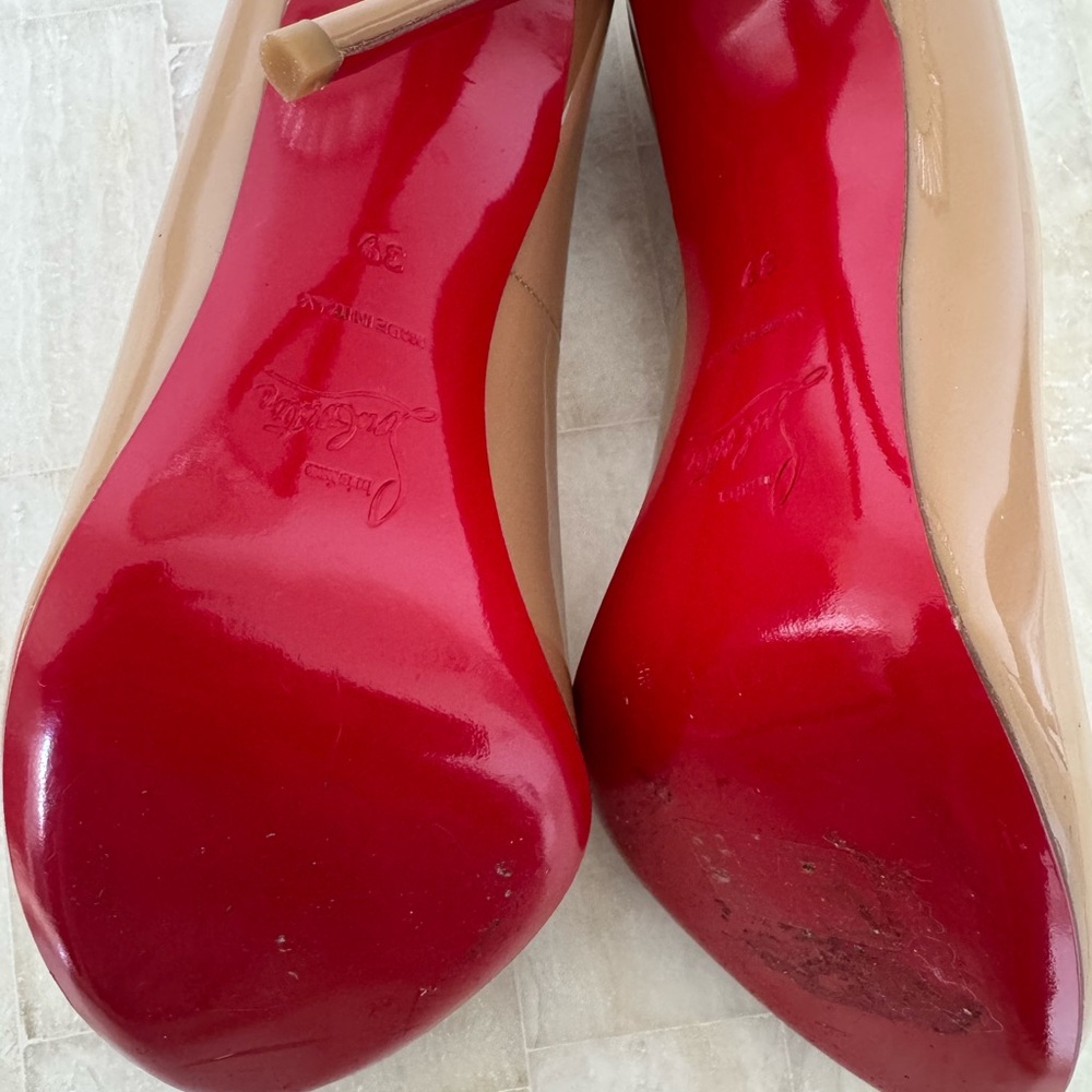Christian Louboutin Tan Patent Leather Pumps, size 39 - Picture 9 of 12